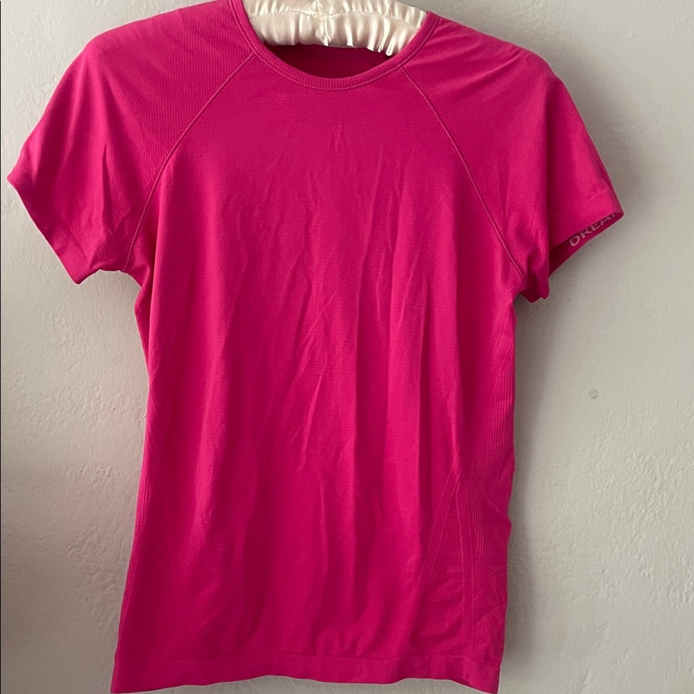 Athletic tee